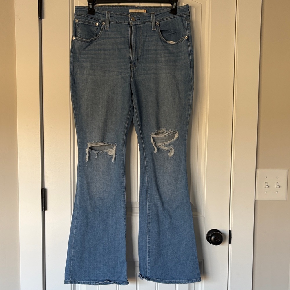 Levi’s Women's Blue Distressed Jeans
